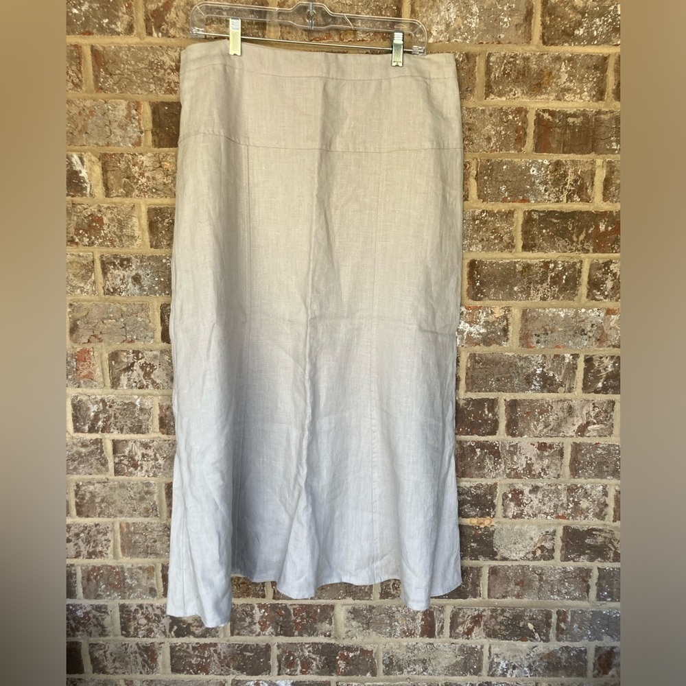 NWT beautiful Sara Isabella linen skirt with lining Retails for $58 Minimalist